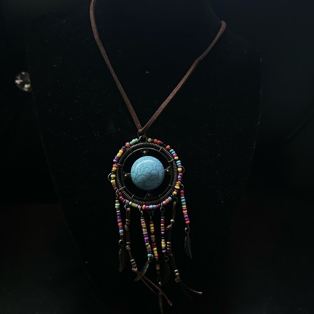 El dream catcher necklace